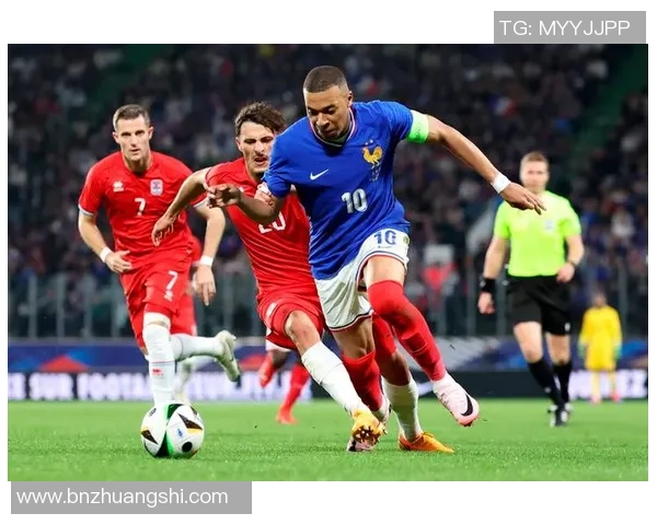 法国足球明星时尚穿搭解析引领潮流风向标